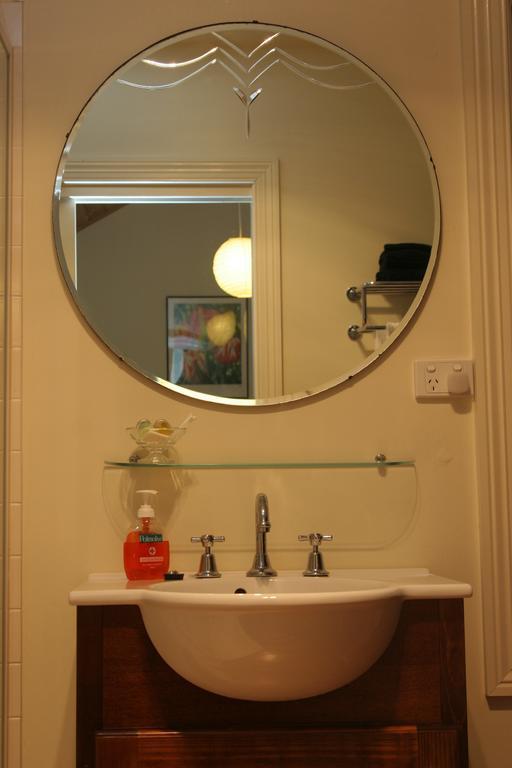 Stone'S Throw Cottage Bed And Breakfast Belgrave Ruang foto