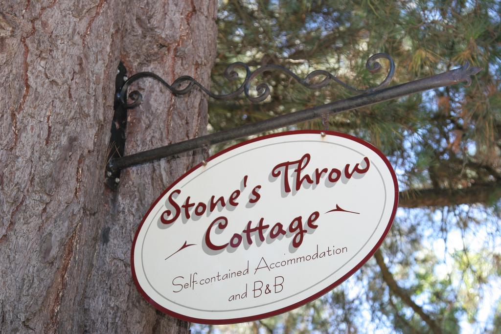 Stone'S Throw Cottage Bed And Breakfast Belgrave Ruang foto