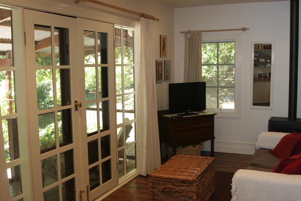 Stone'S Throw Cottage Bed And Breakfast Belgrave Ruang foto