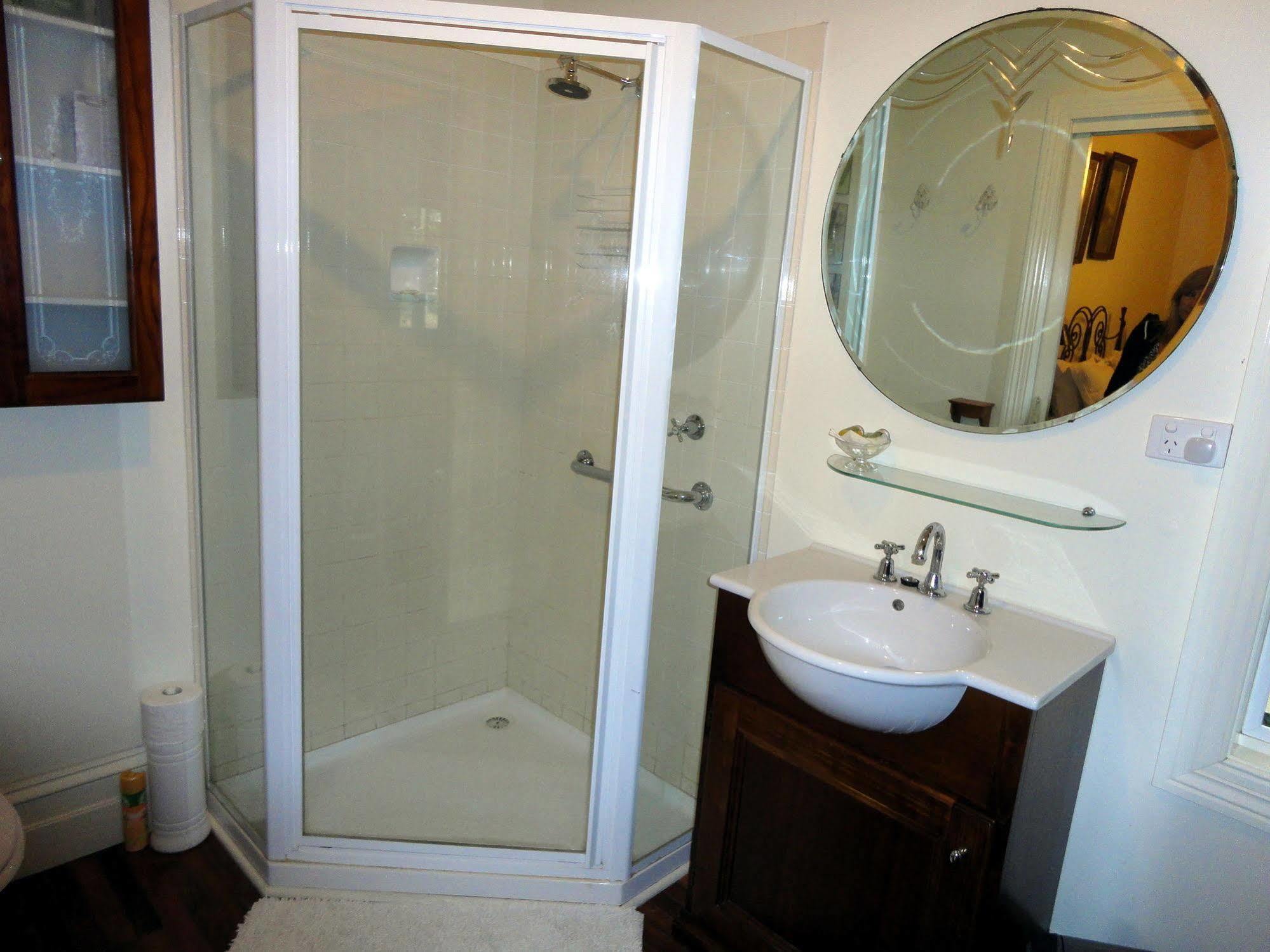 Stone'S Throw Cottage Bed And Breakfast Belgrave Bagian luar foto