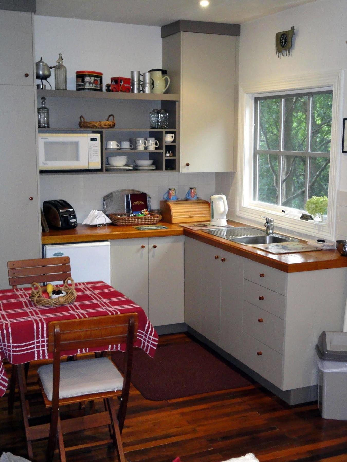 Stone'S Throw Cottage Bed And Breakfast Belgrave Bagian luar foto