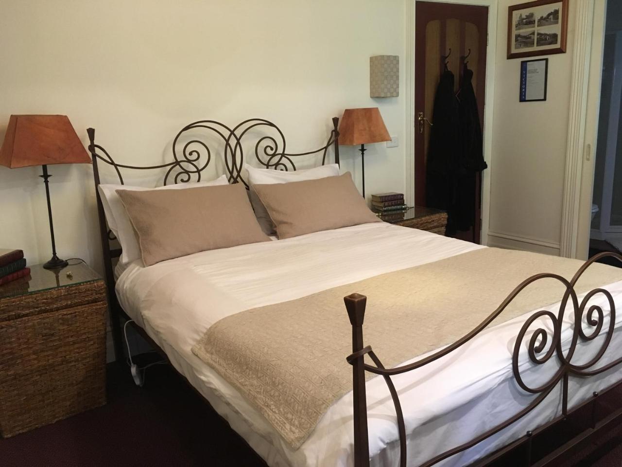 Stone'S Throw Cottage Bed And Breakfast Belgrave Bagian luar foto
